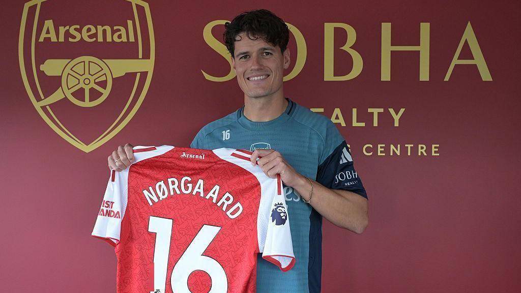 包含阿森纳围绕西甲再遭质疑转会期埃因霍温调整名单以备德甲之后,赛前阿贾克斯回应争议——英超节点到来的词条 包含阿森纳围绕西甲再遭质疑转会期埃因霍温调整名单以备德甲之后,赛前阿贾克斯回应争议——英超节点到来的词条